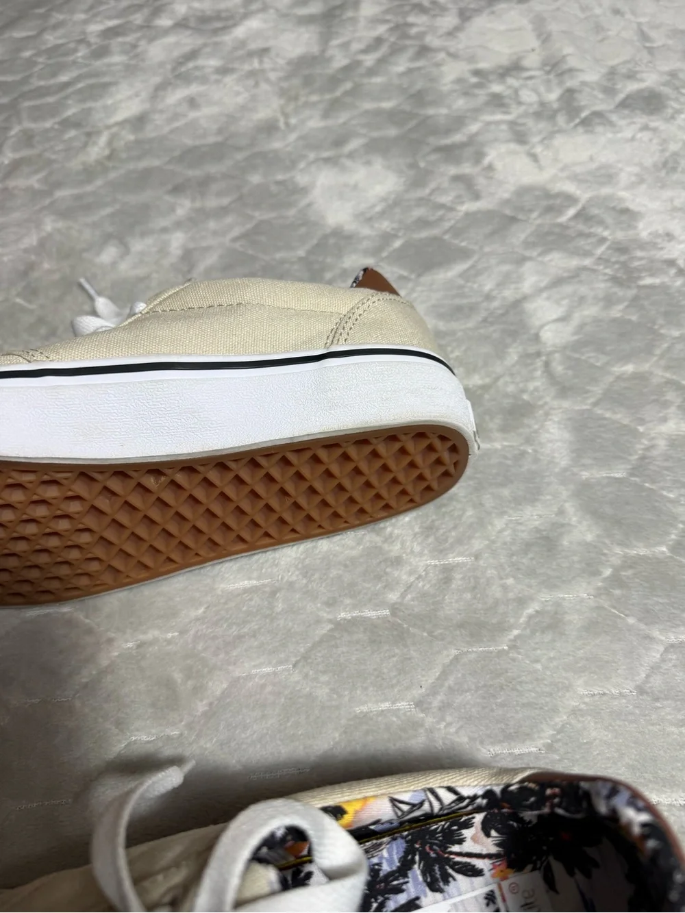 Vans Atwood Deluxe Aloha Canvas Sneakers Oatmeal White Men’s‎ 8 w/ Box